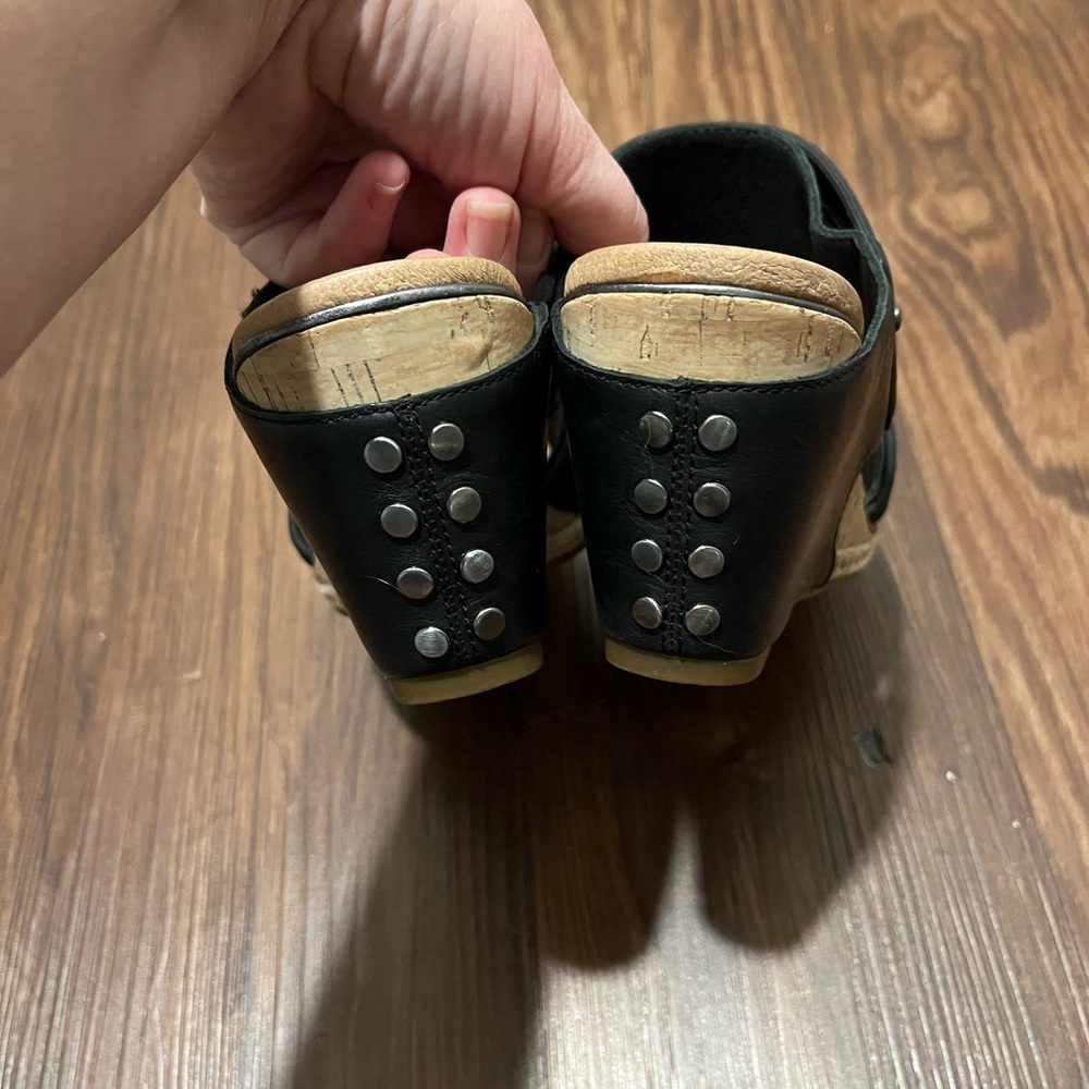 UGG Wedge Sandals Australian Hilarie Black
Leather and Elastic straps - 7 - Picture 3 of 12